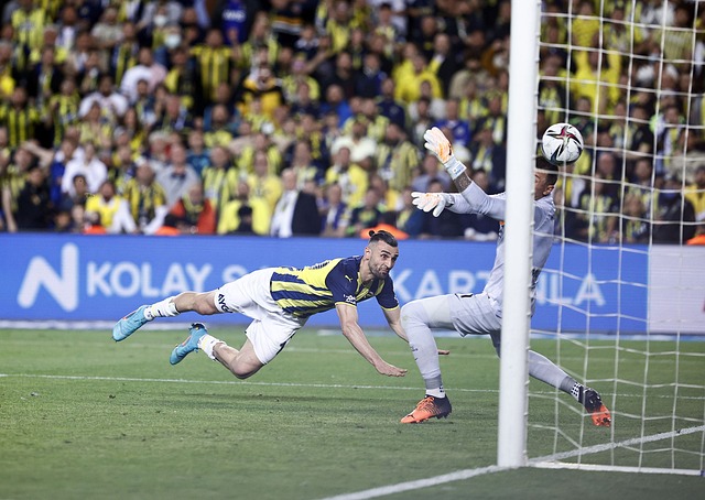 荣耀时刻，网球名将阿尔卡拉斯为迈阿密颁发美职联东部冠军奖杯